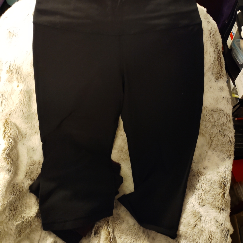 Black Reversible Lululemon Yoga Capris Leggings